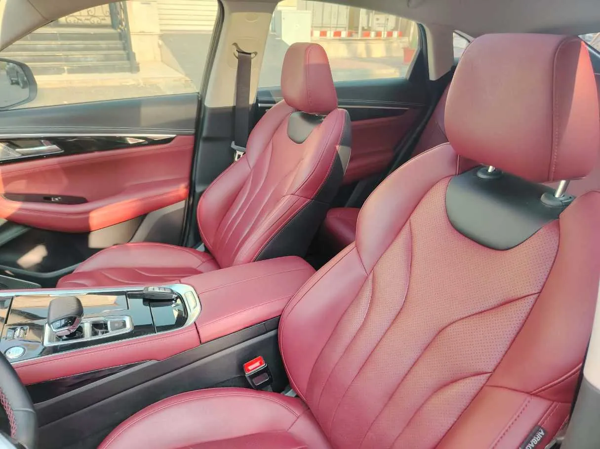 Car image 15