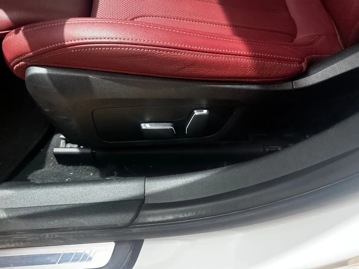 Car image 26