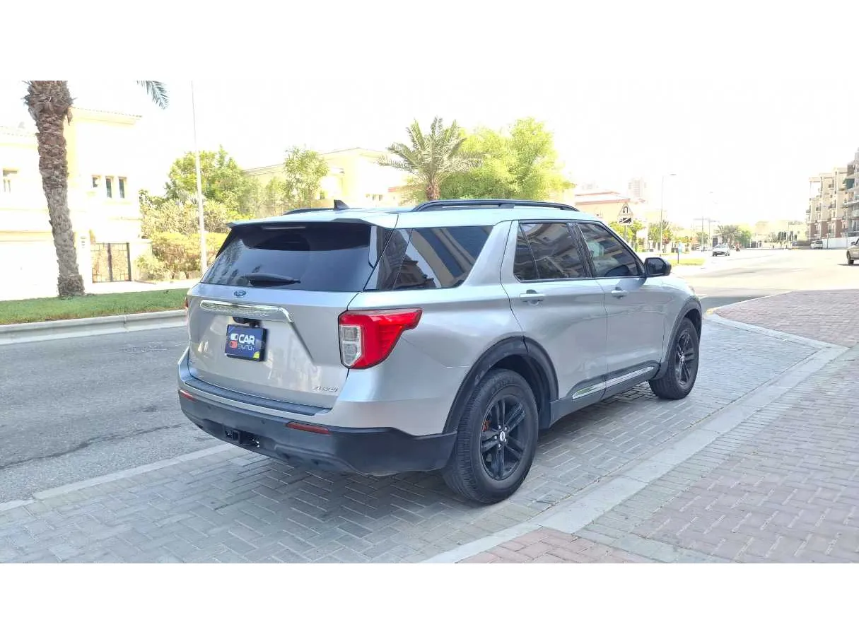 Car image 5