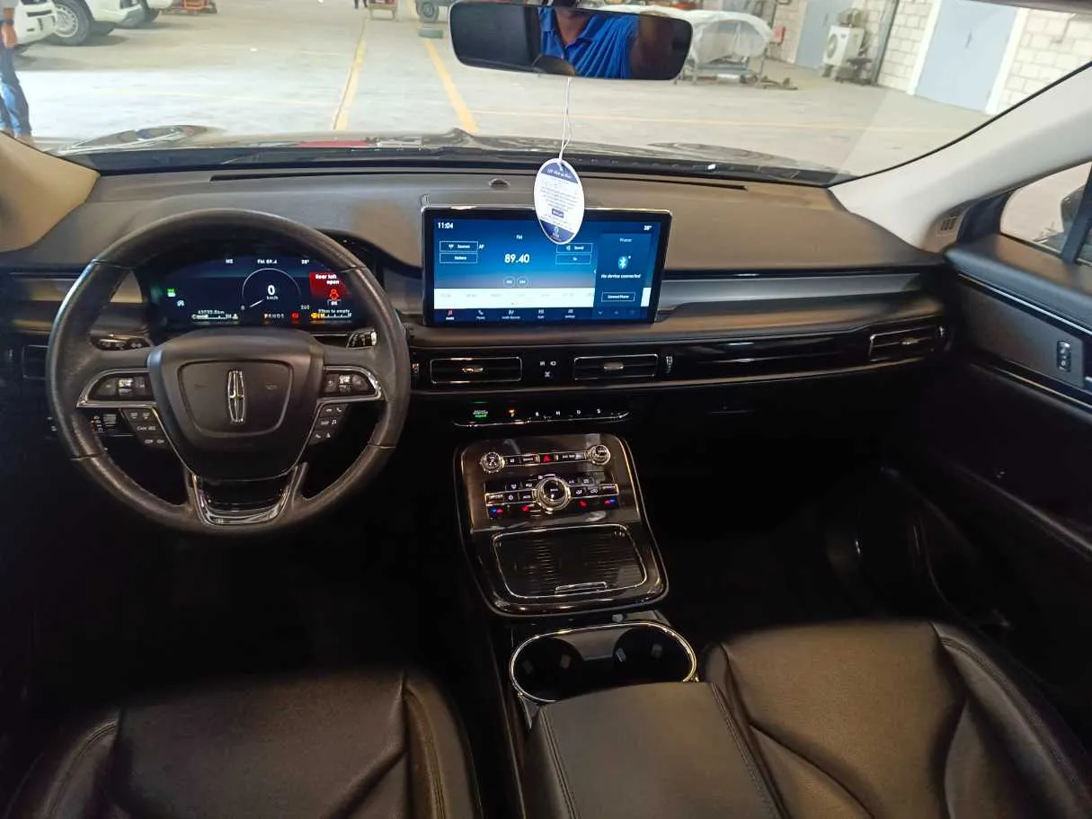 Car image 20