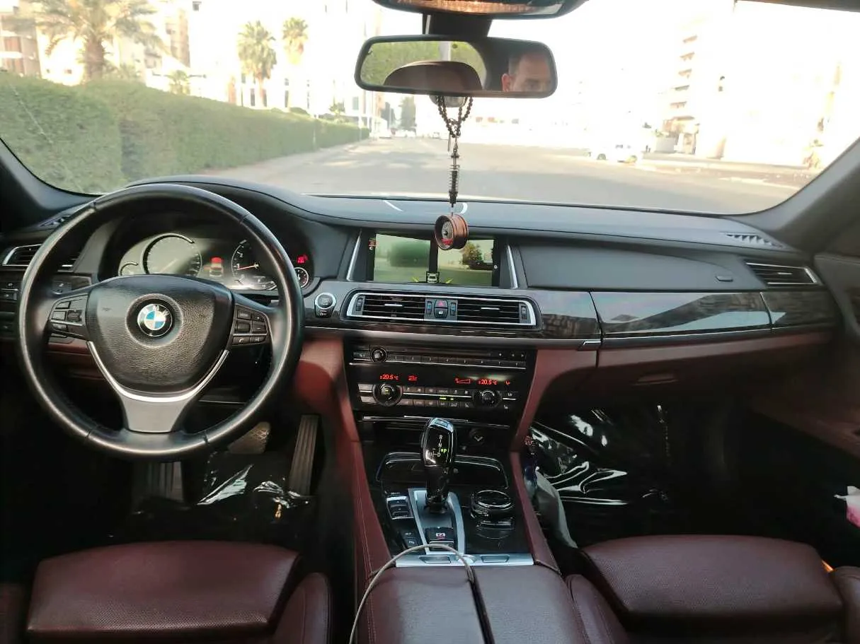 Car image 18