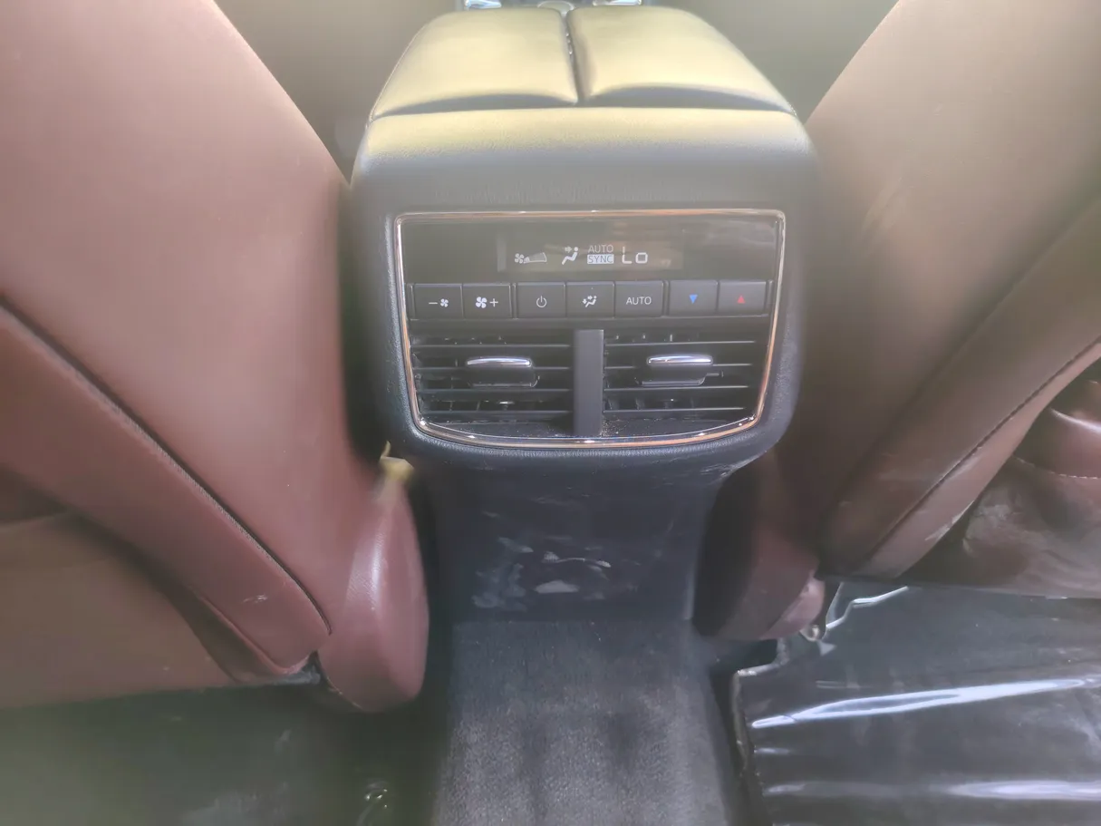 Car image 32