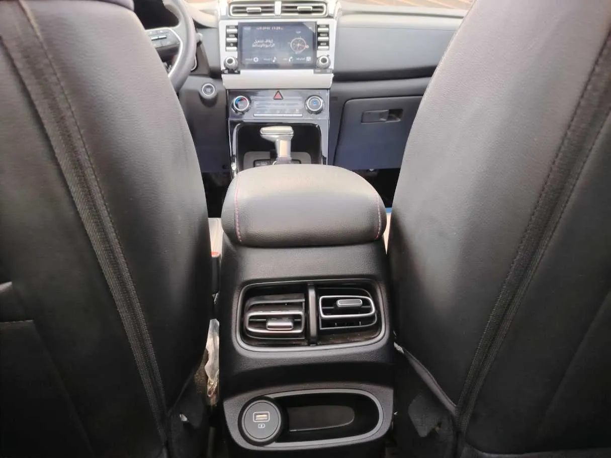 Car image 30
