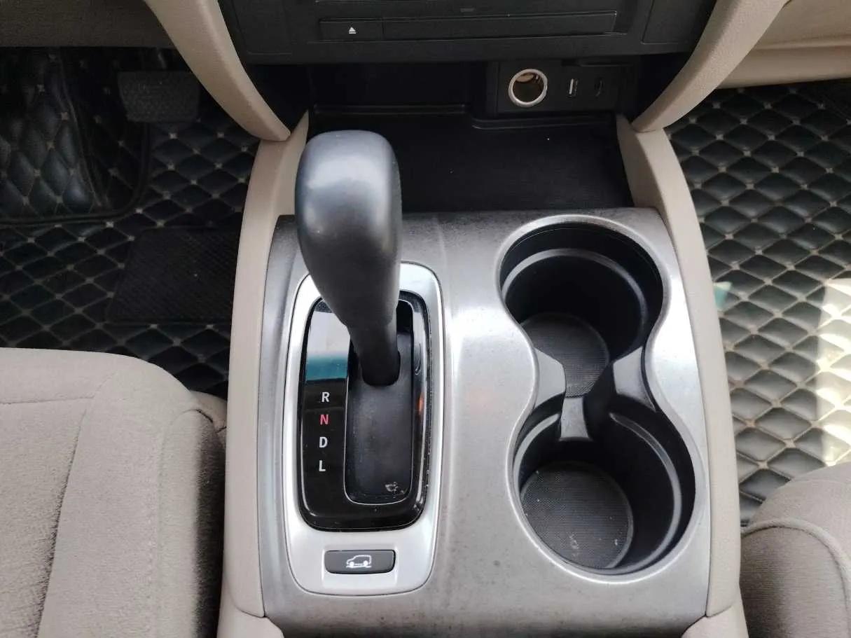 Car image 20