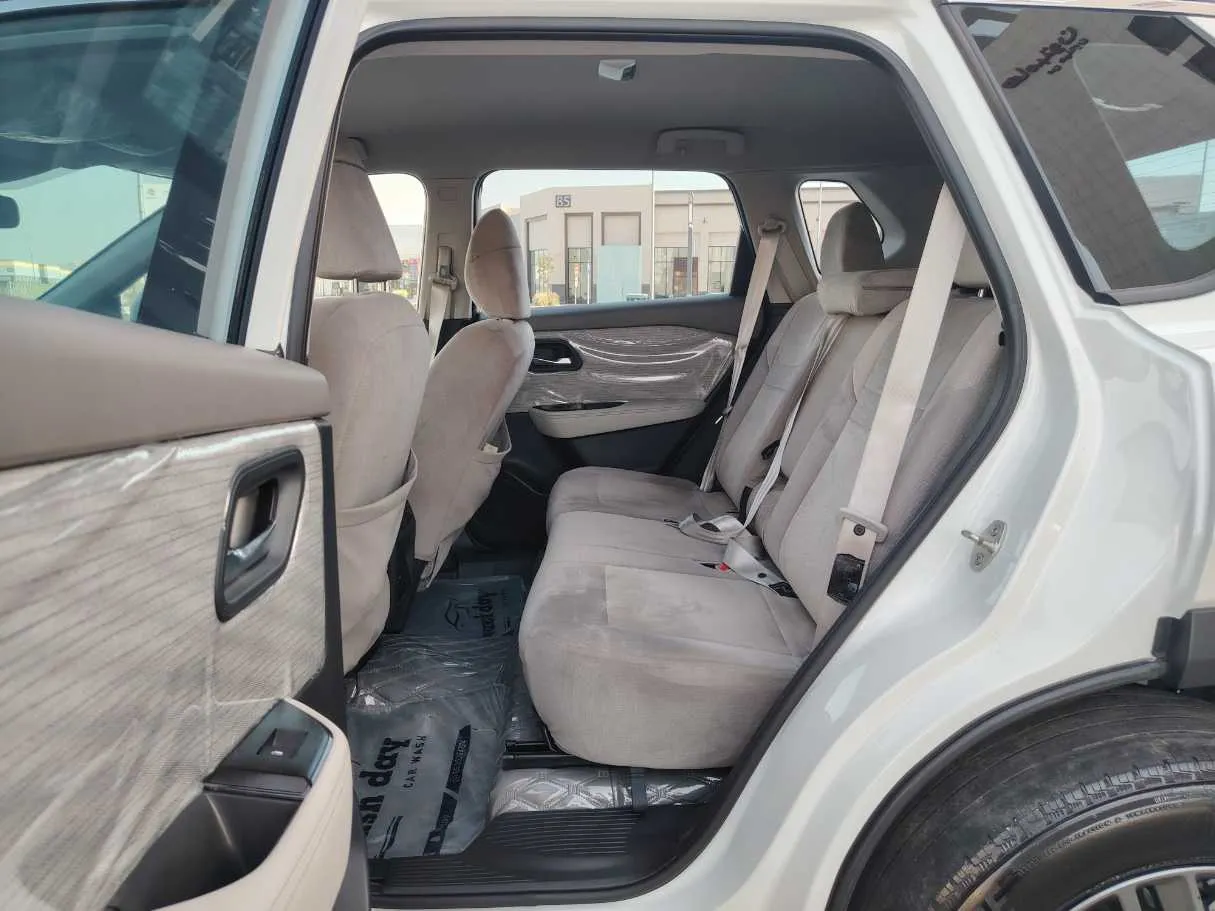 Car image 13