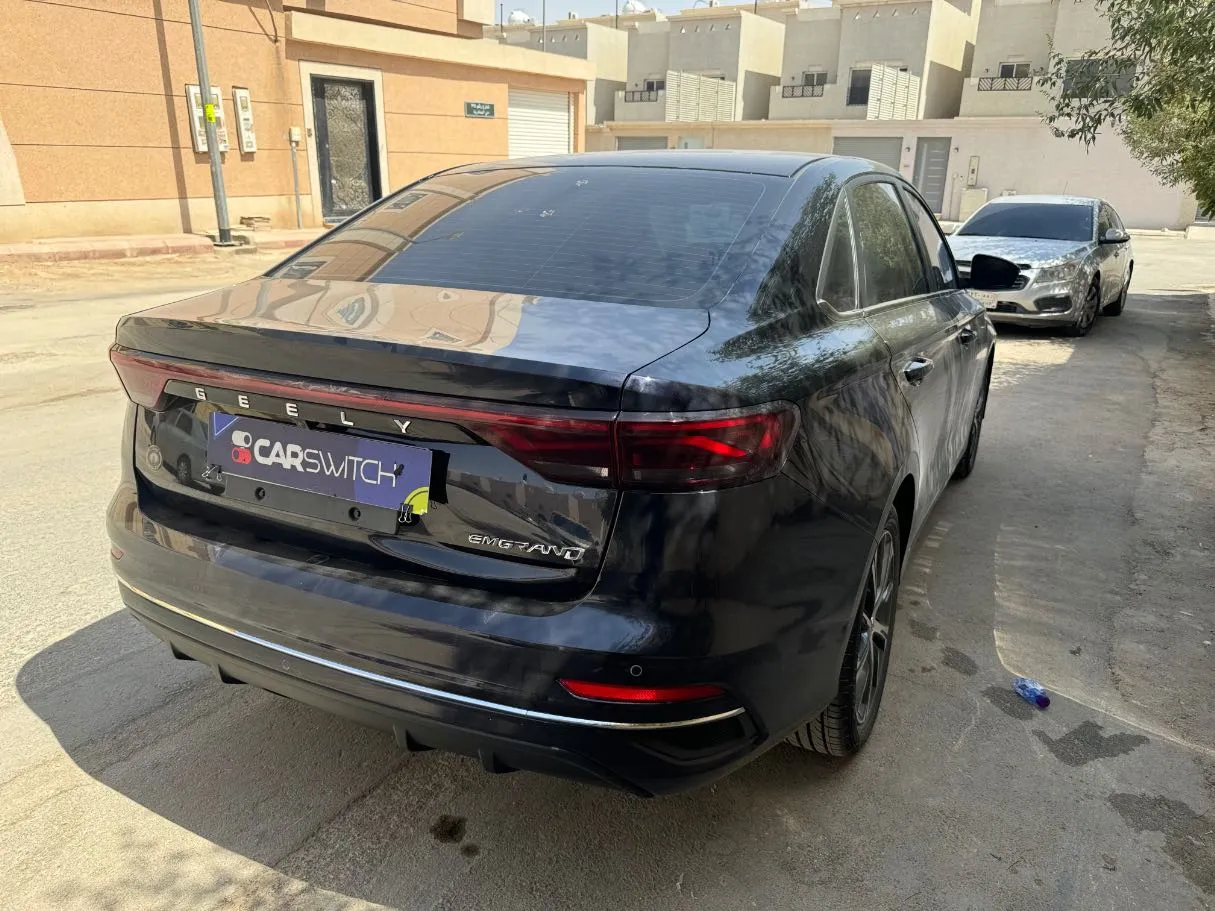 Car image 4