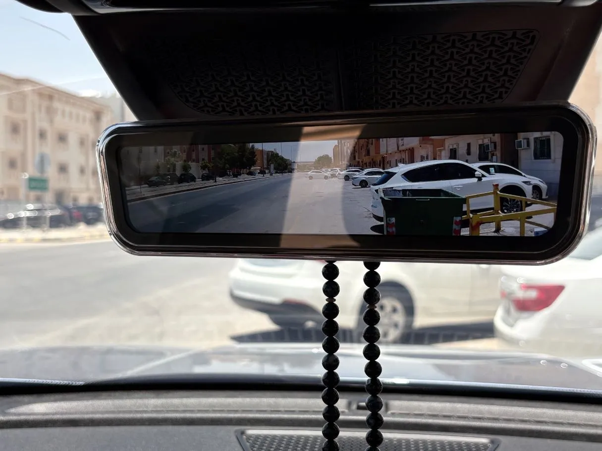 Car image 25