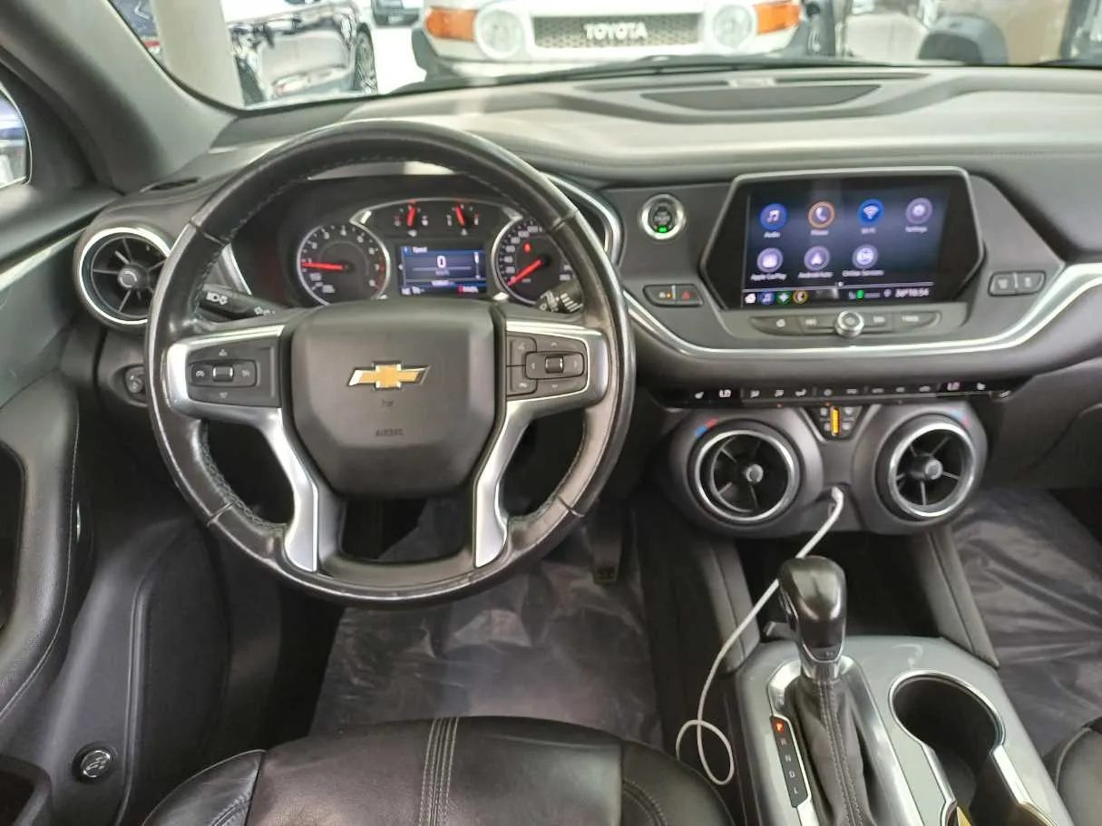 Car image 17