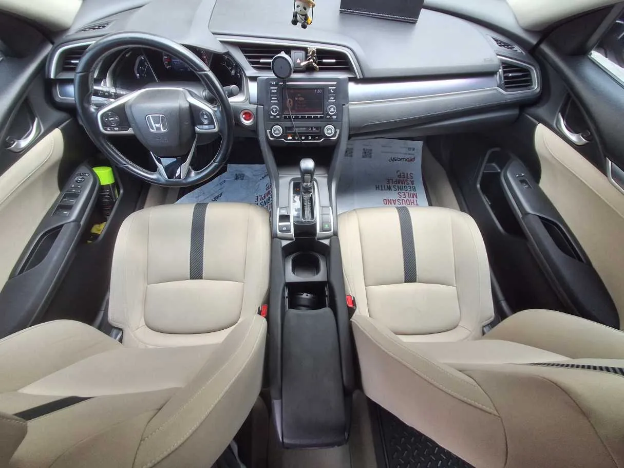 Car image 15