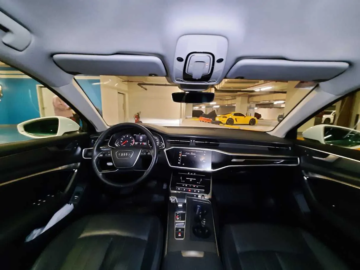 Car image 14