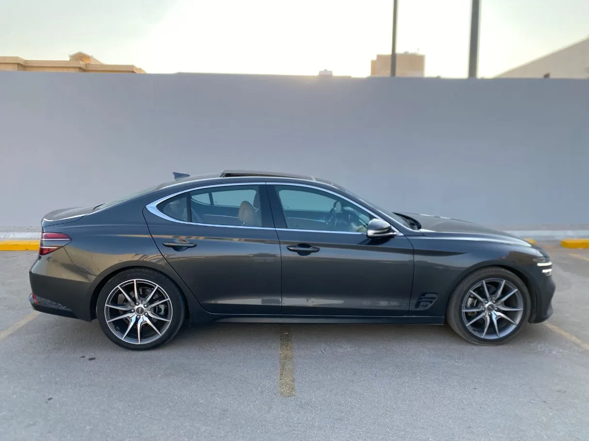 Car image 4
