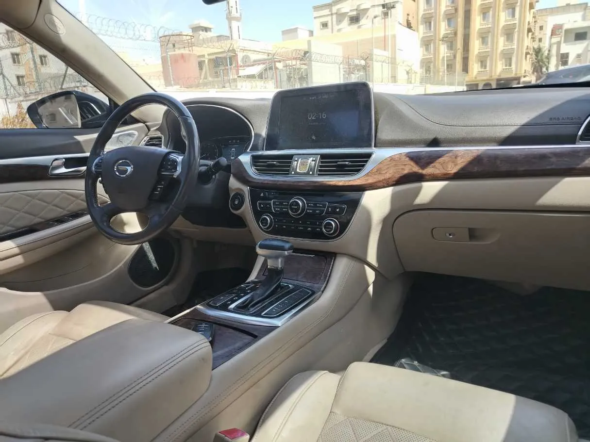 Car image 15