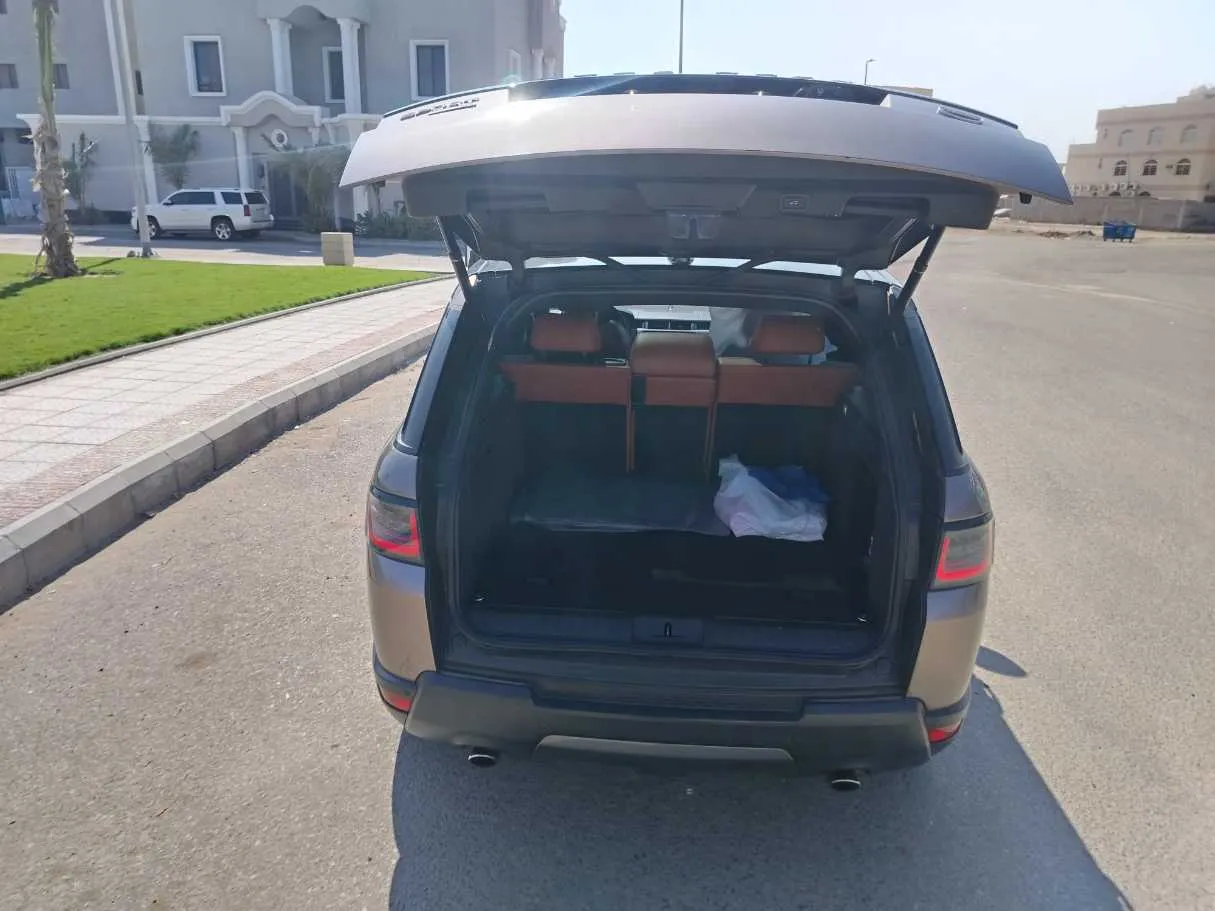 Car image 30