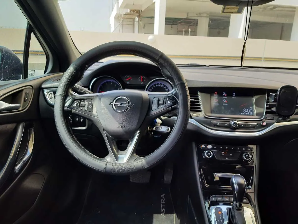Car image 17