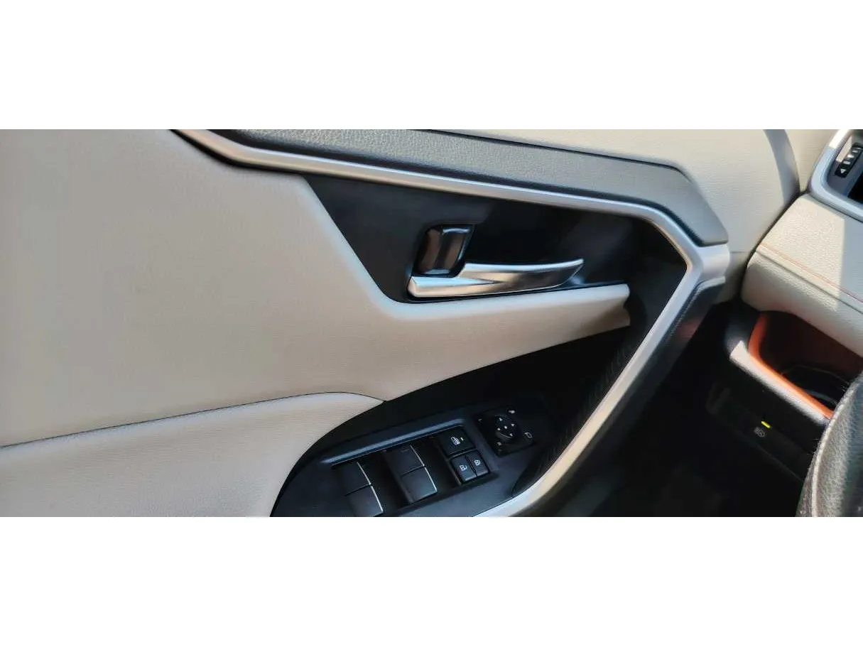 Car image 27