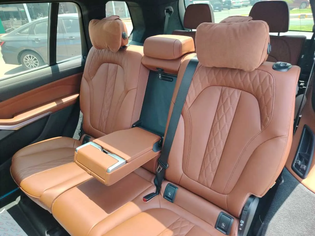 Car image 16