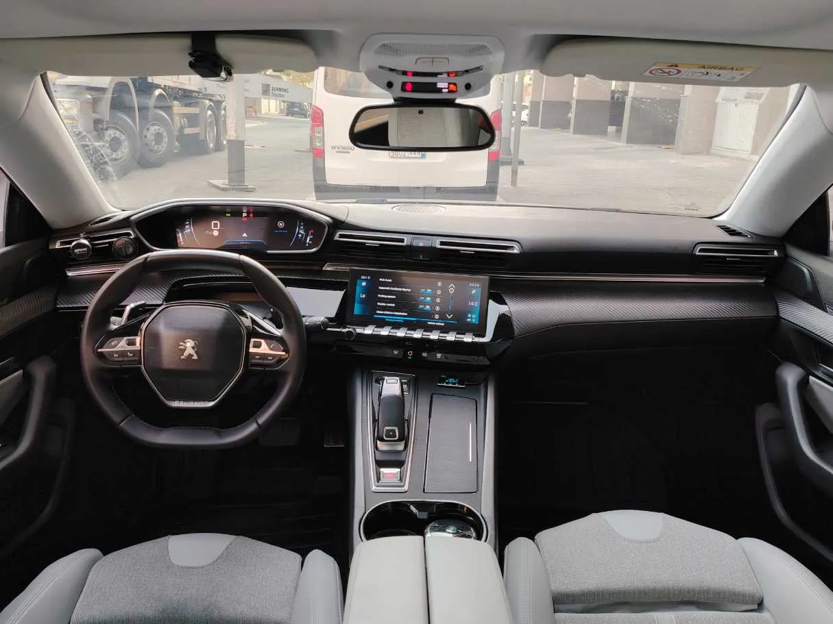 Car image 19