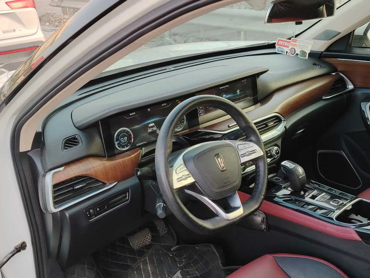 Car image 12
