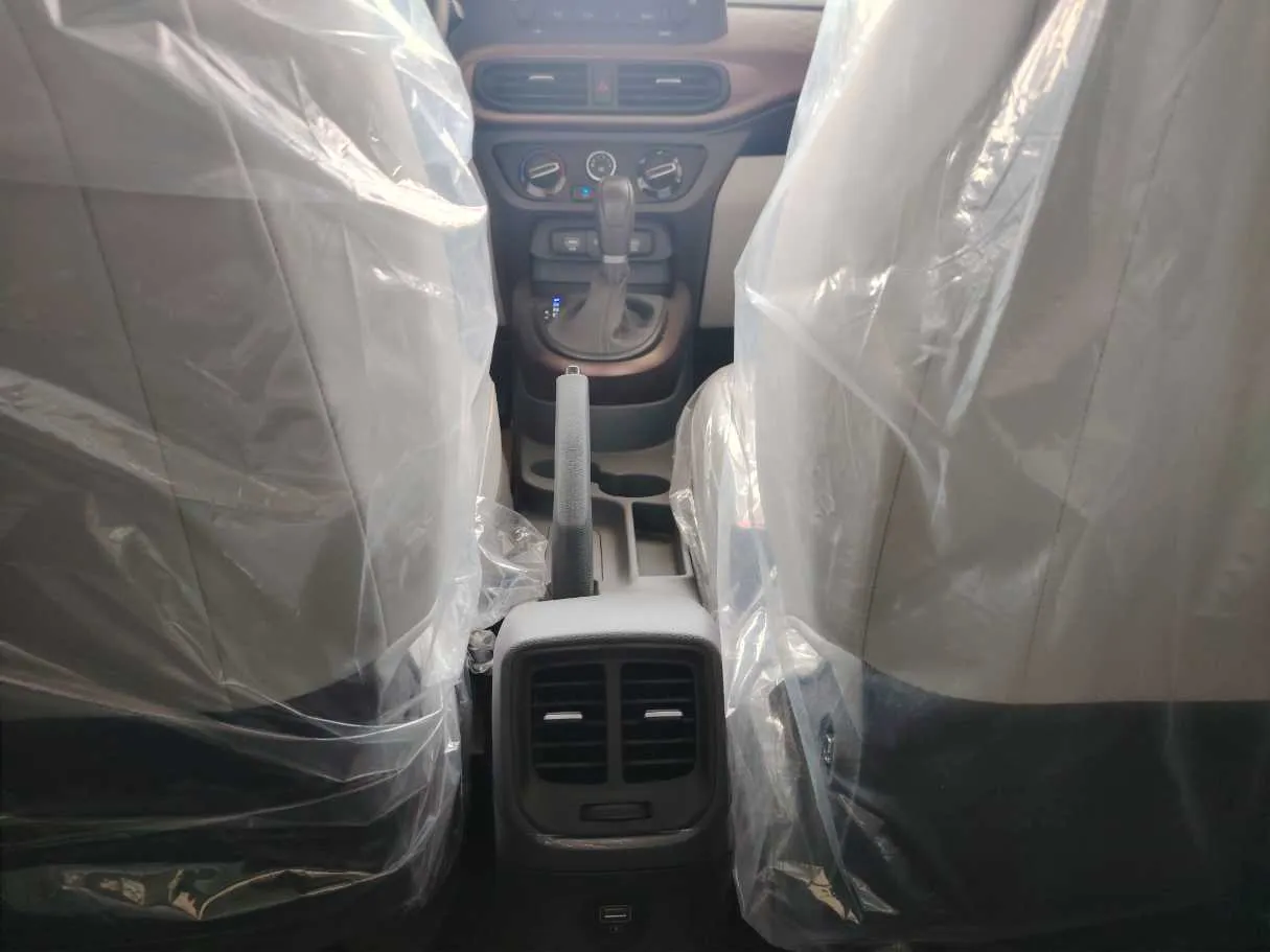 Car image 23