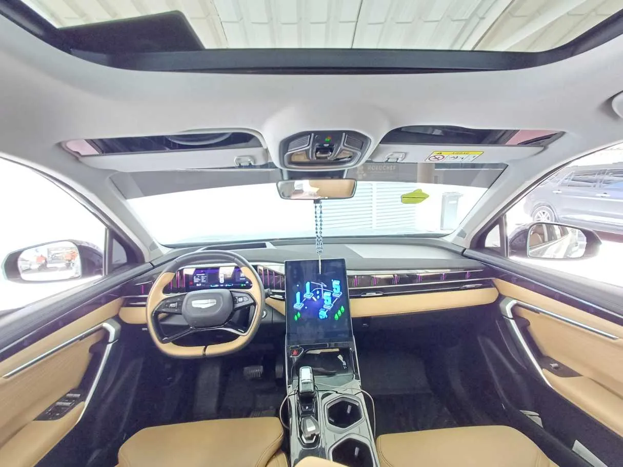 Car image 14