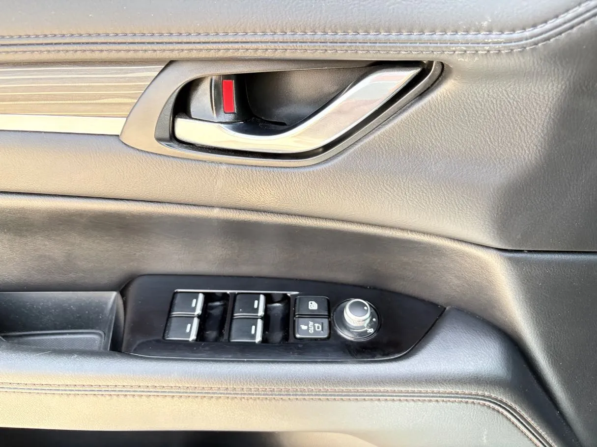 Car image 27