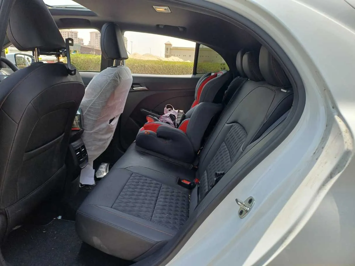 Car image 13