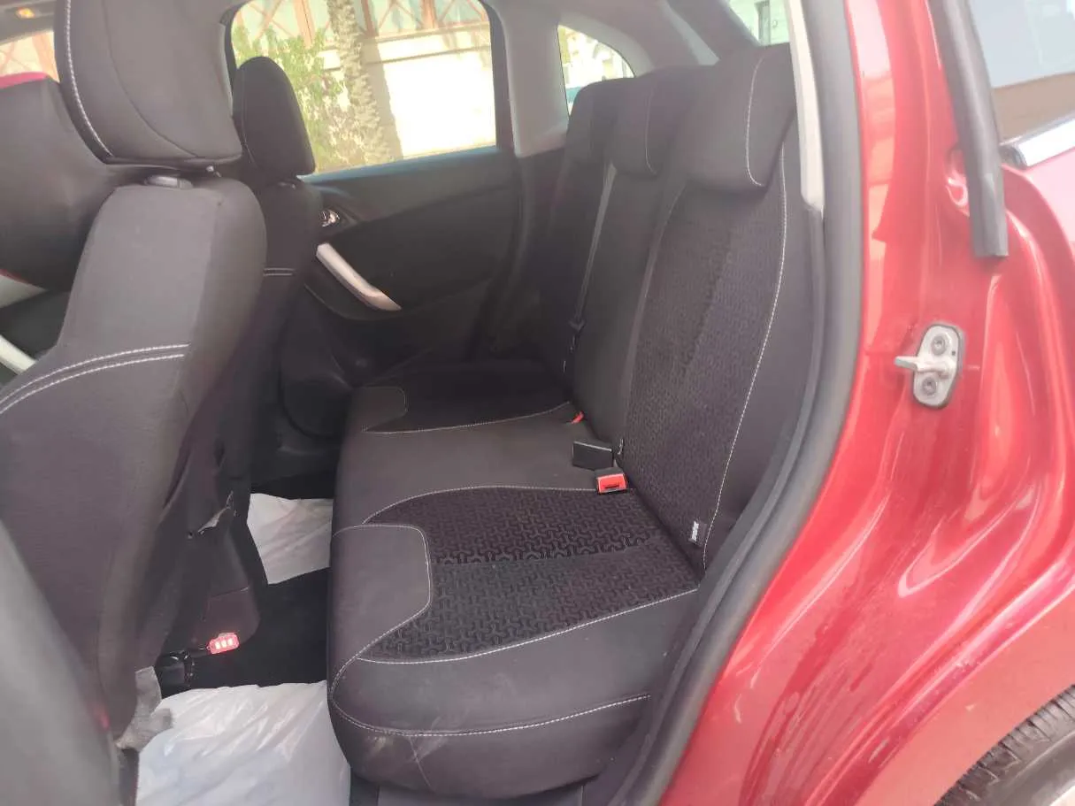 Car image 16