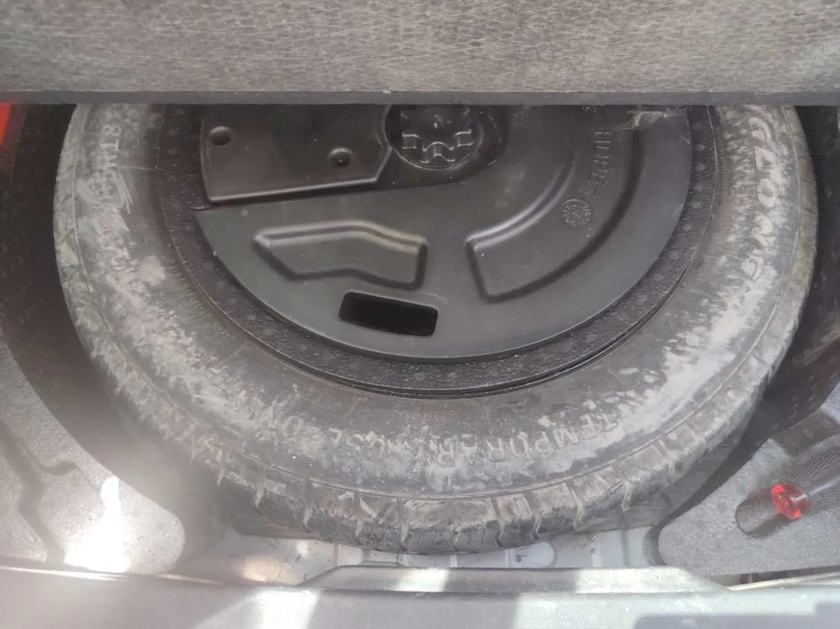 Car image 29