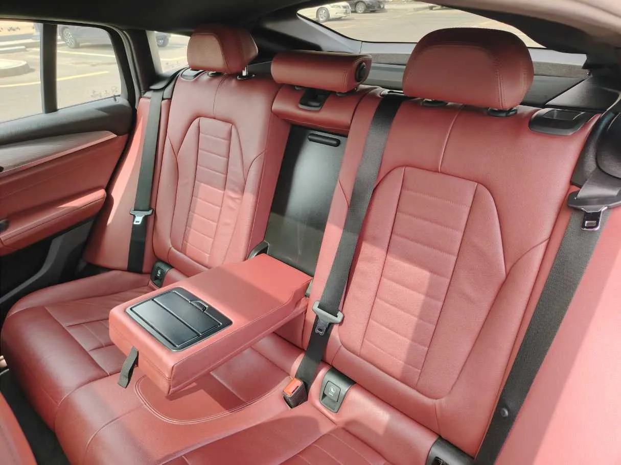 Car image 16