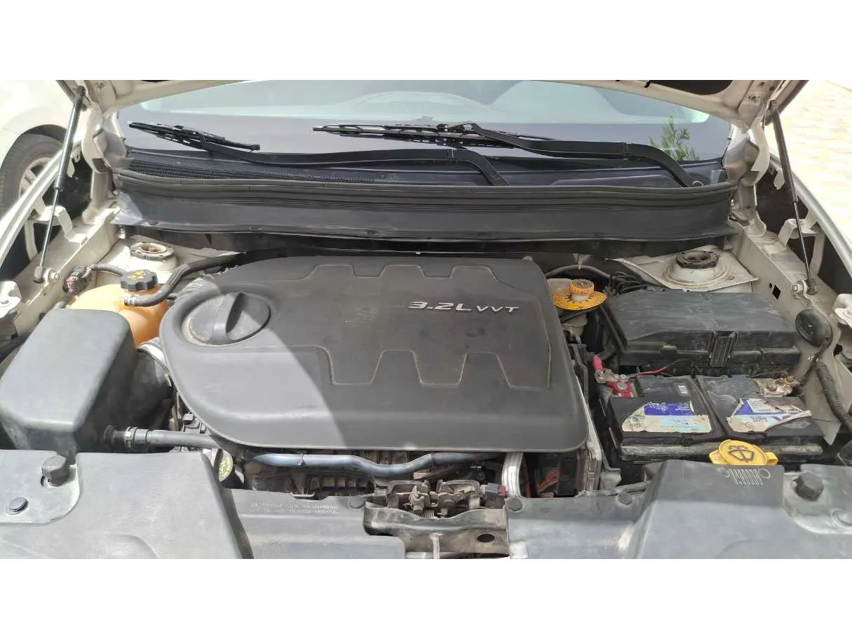 Car image 19