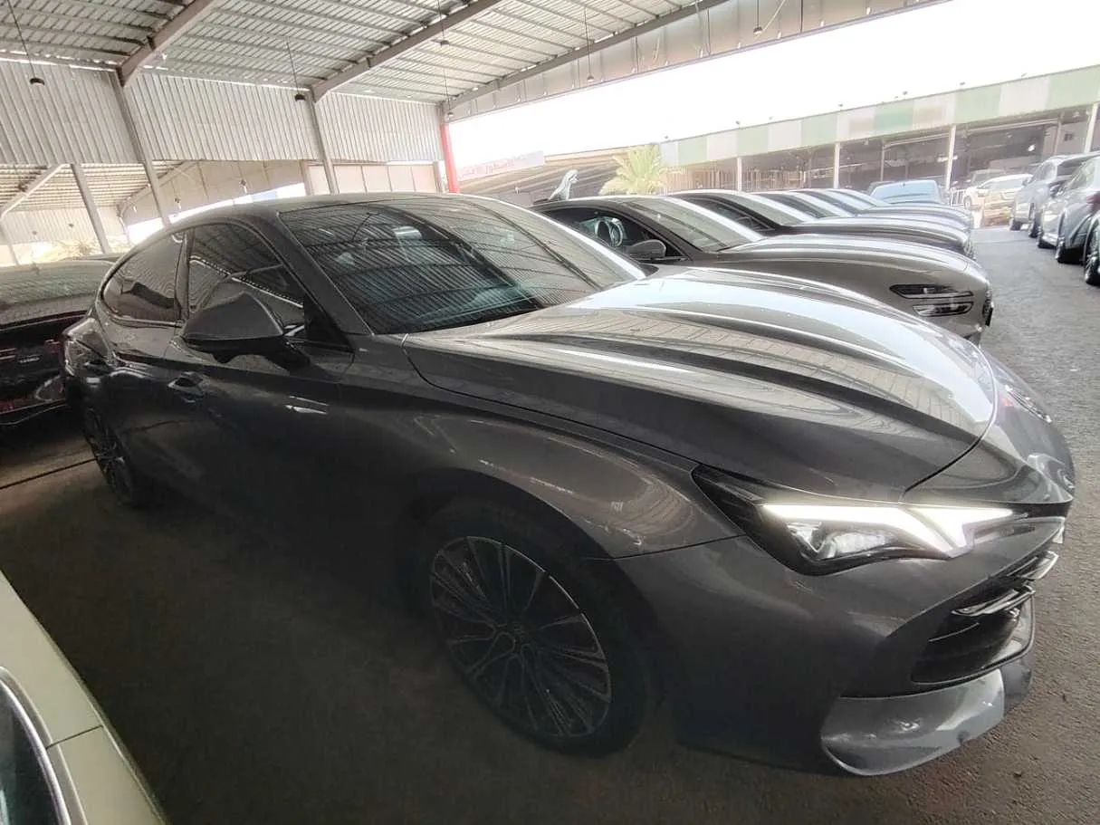 Car image 4