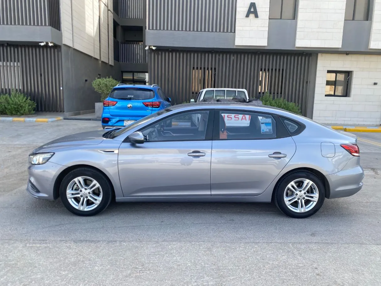 Car image 8