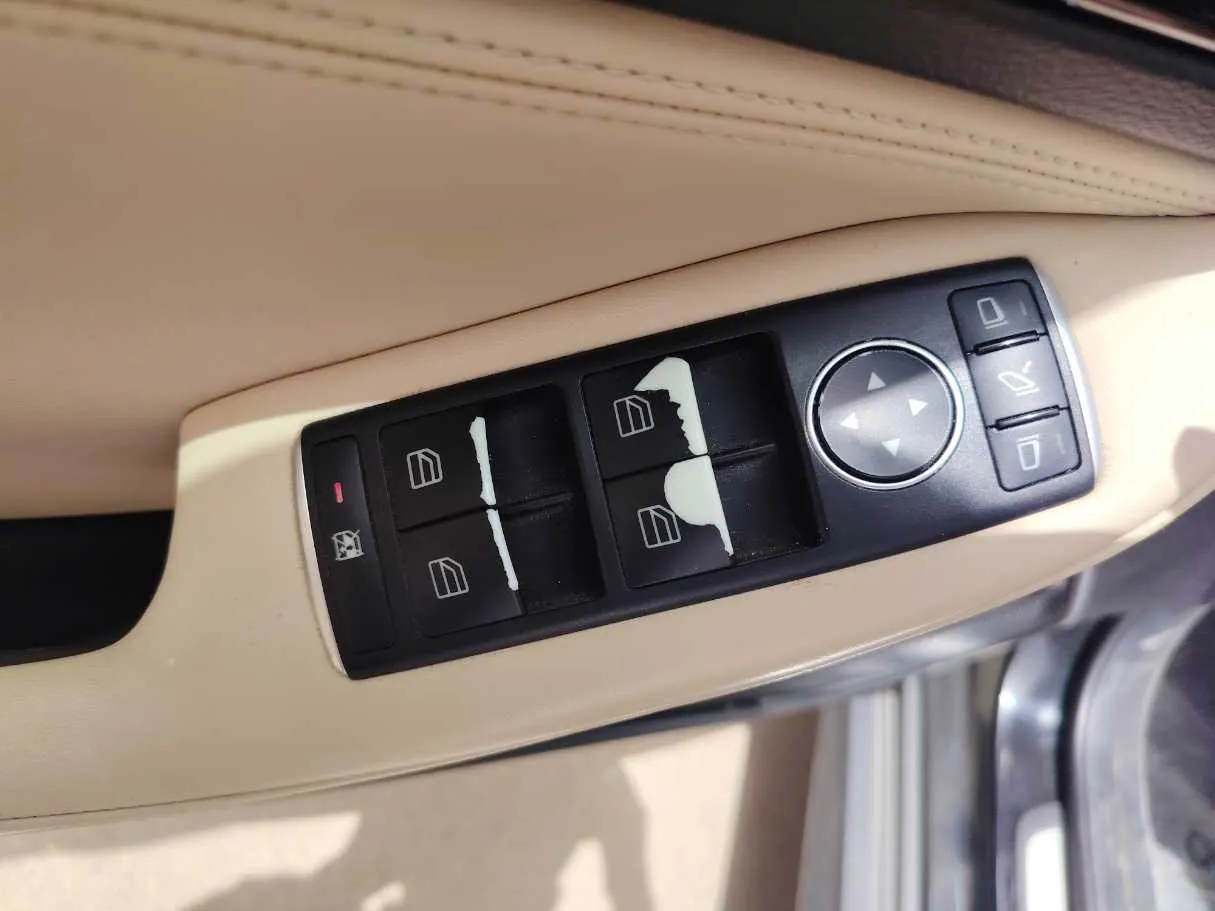 Car image 27