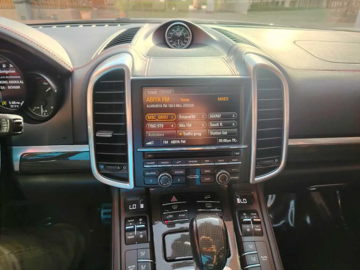 Car image 23