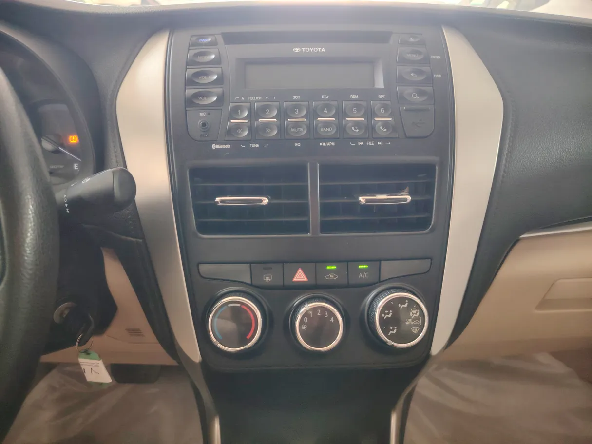 Car image 19