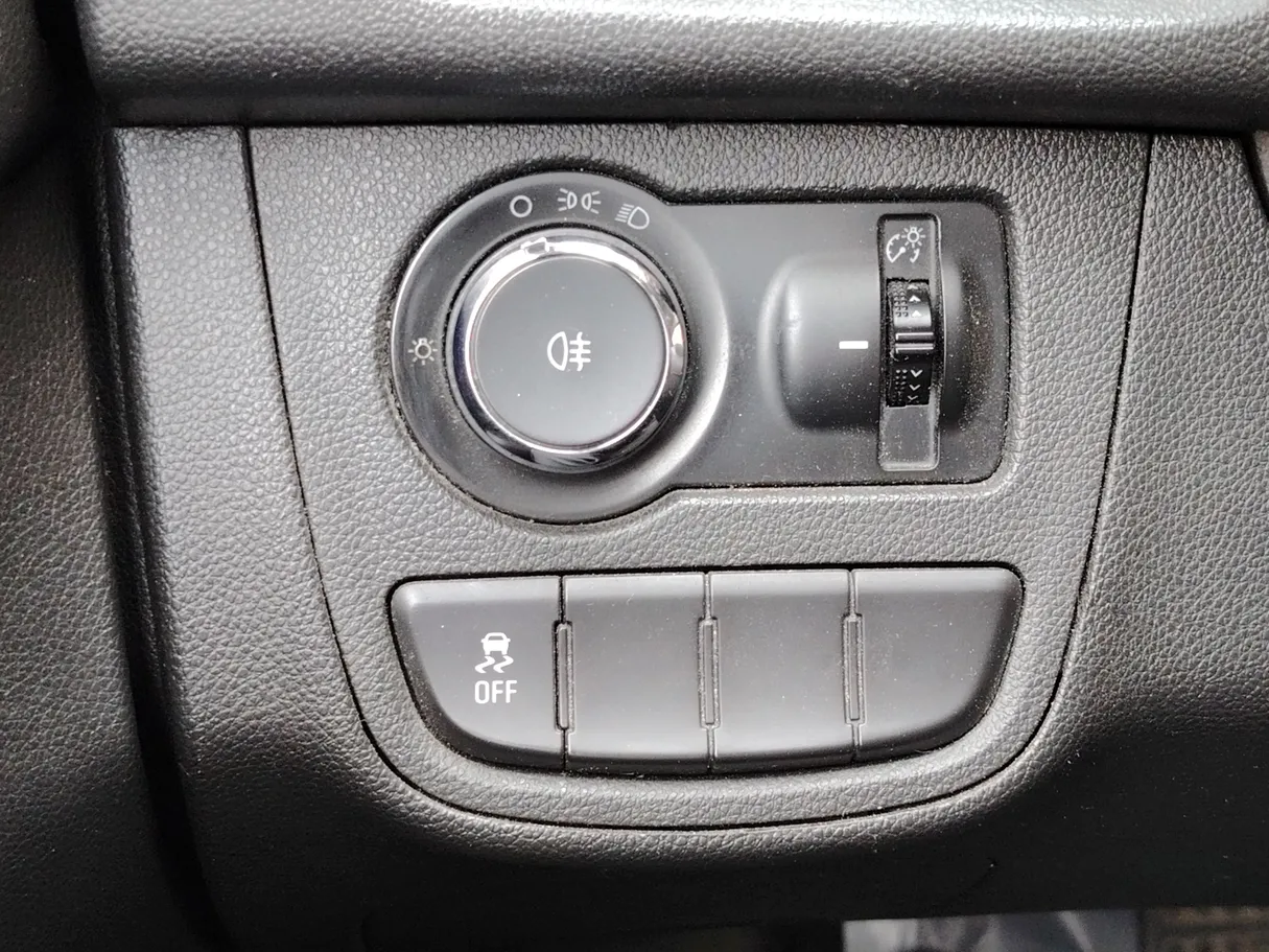 Car image 26