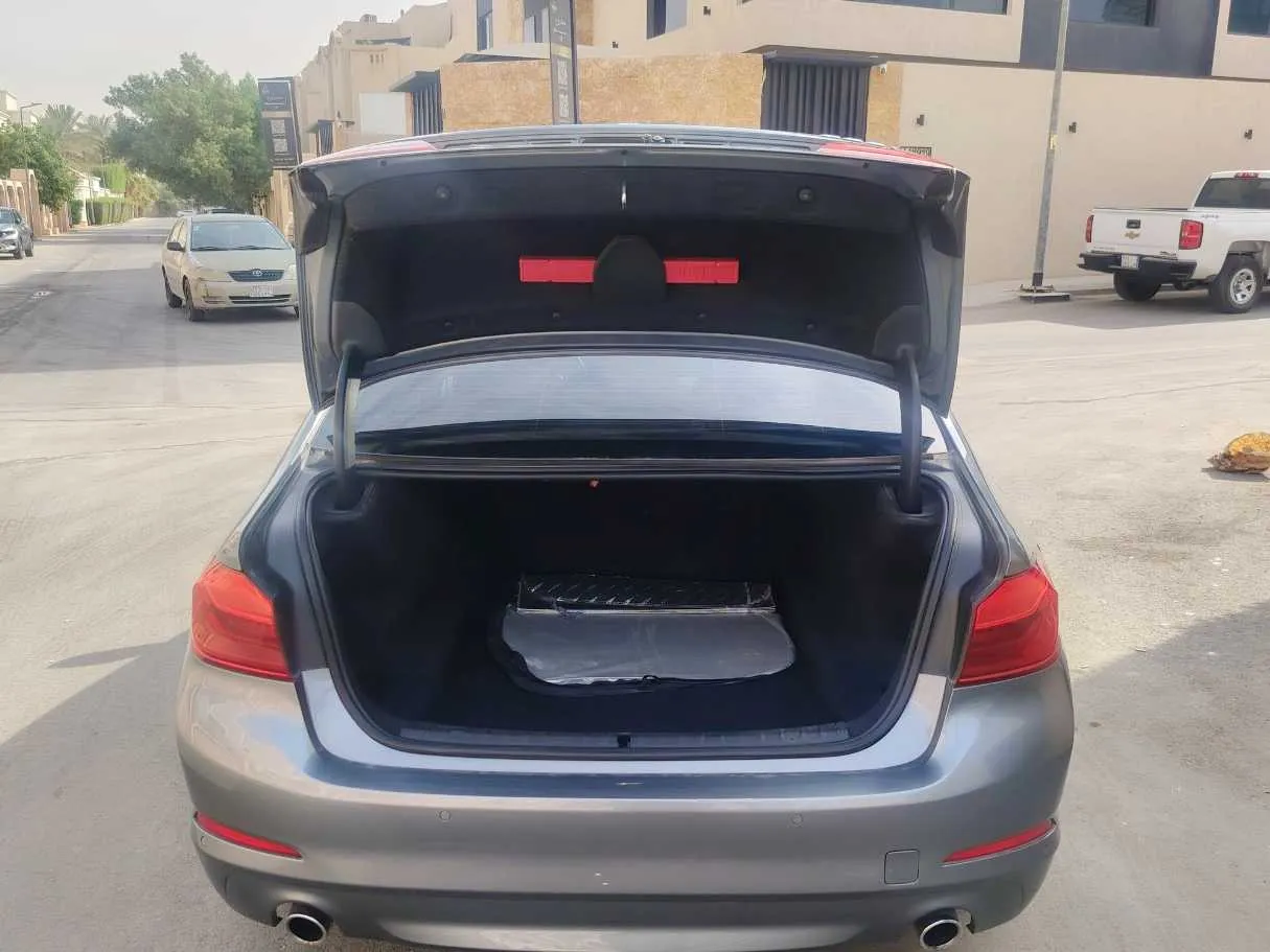 Car image 21