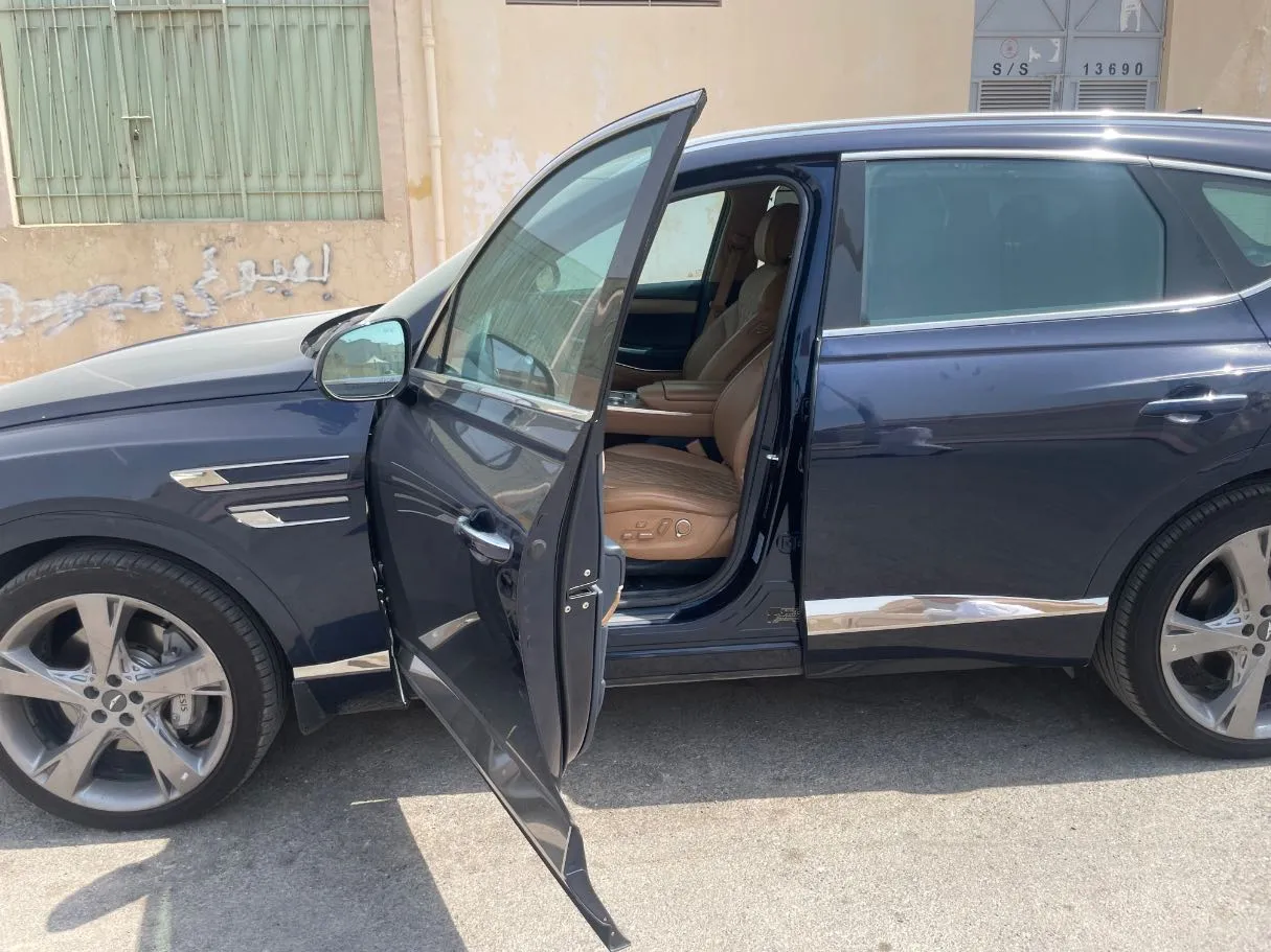 Car image 10