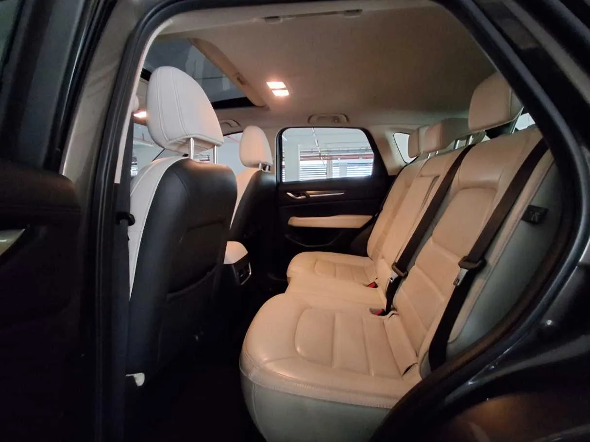 Car image 13
