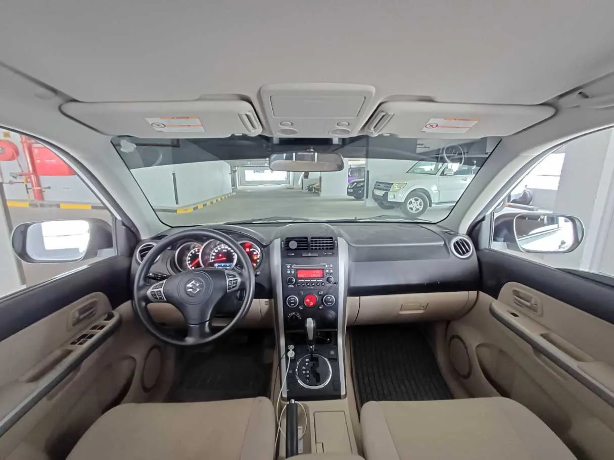 Car image 14