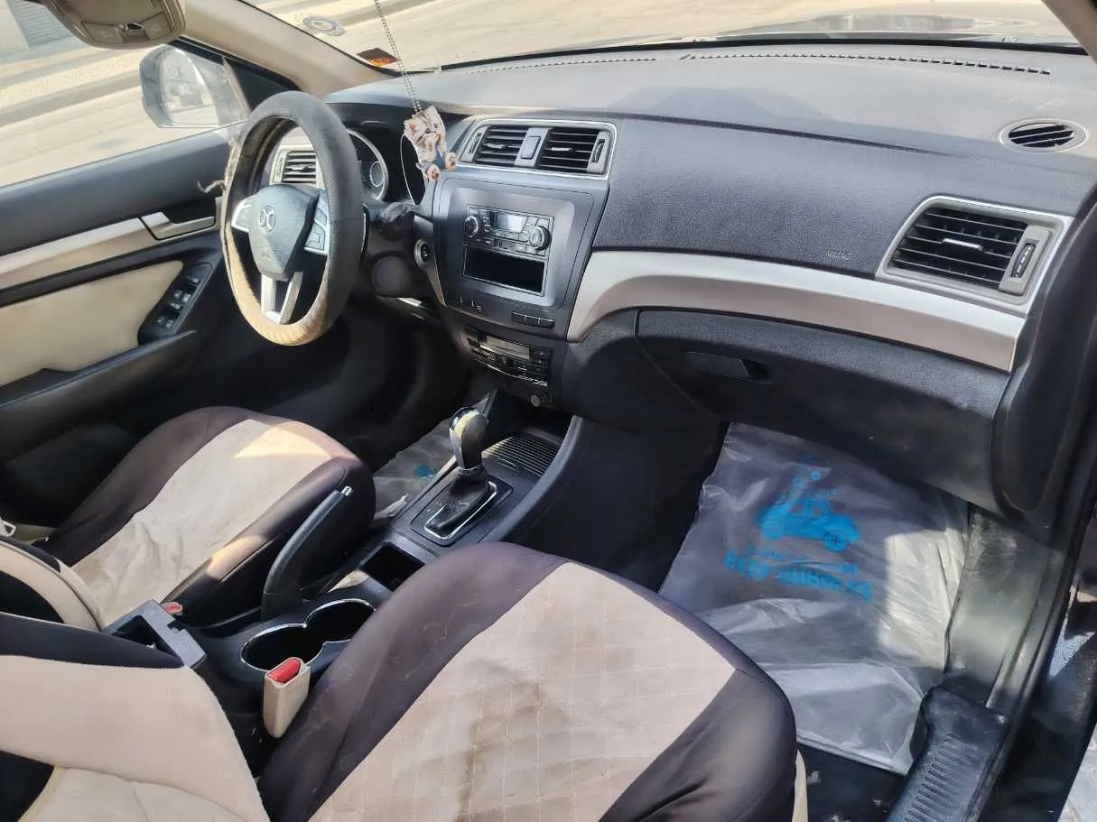 Car image 25