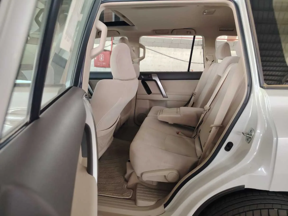 Car image 18