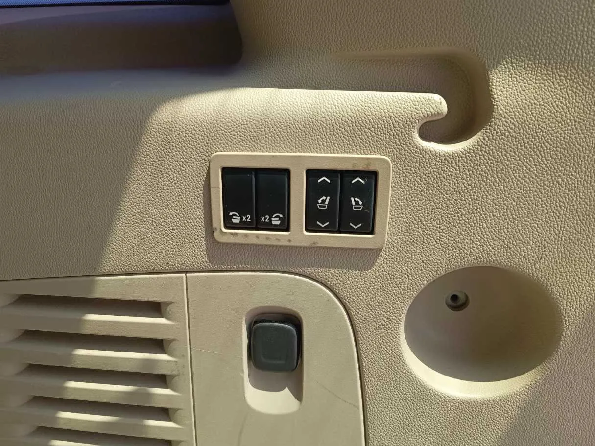 Car image 35