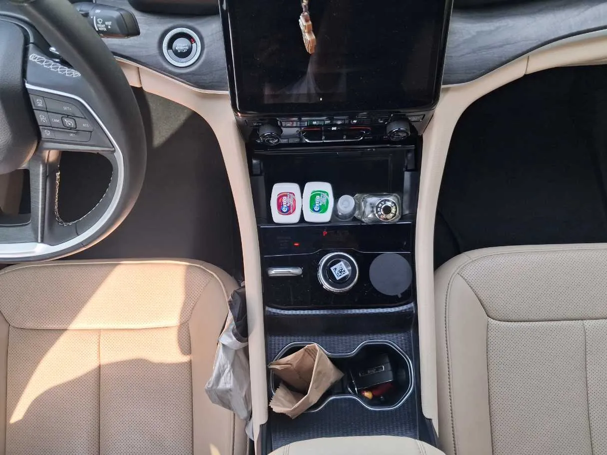 Car image 17