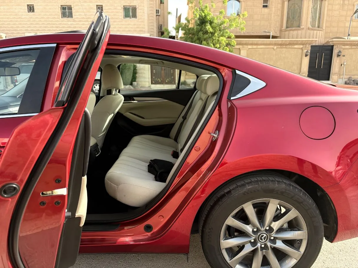 Car image 15