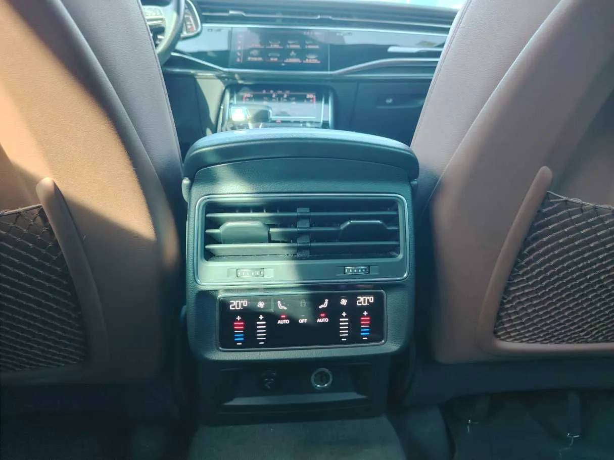 Car image 34