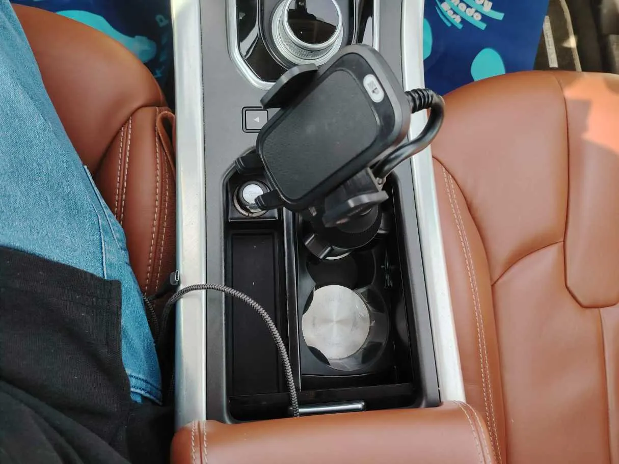 Car image 30