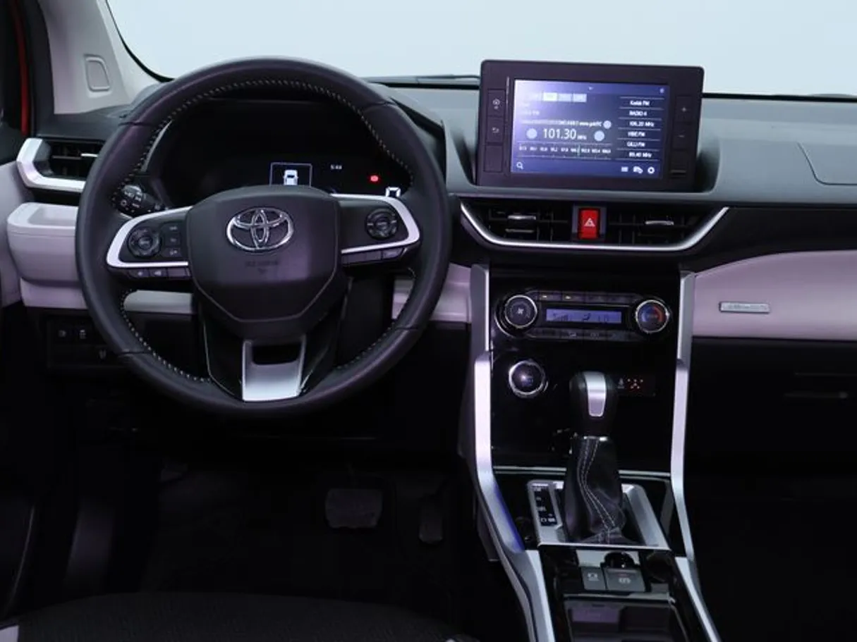Car image 15
