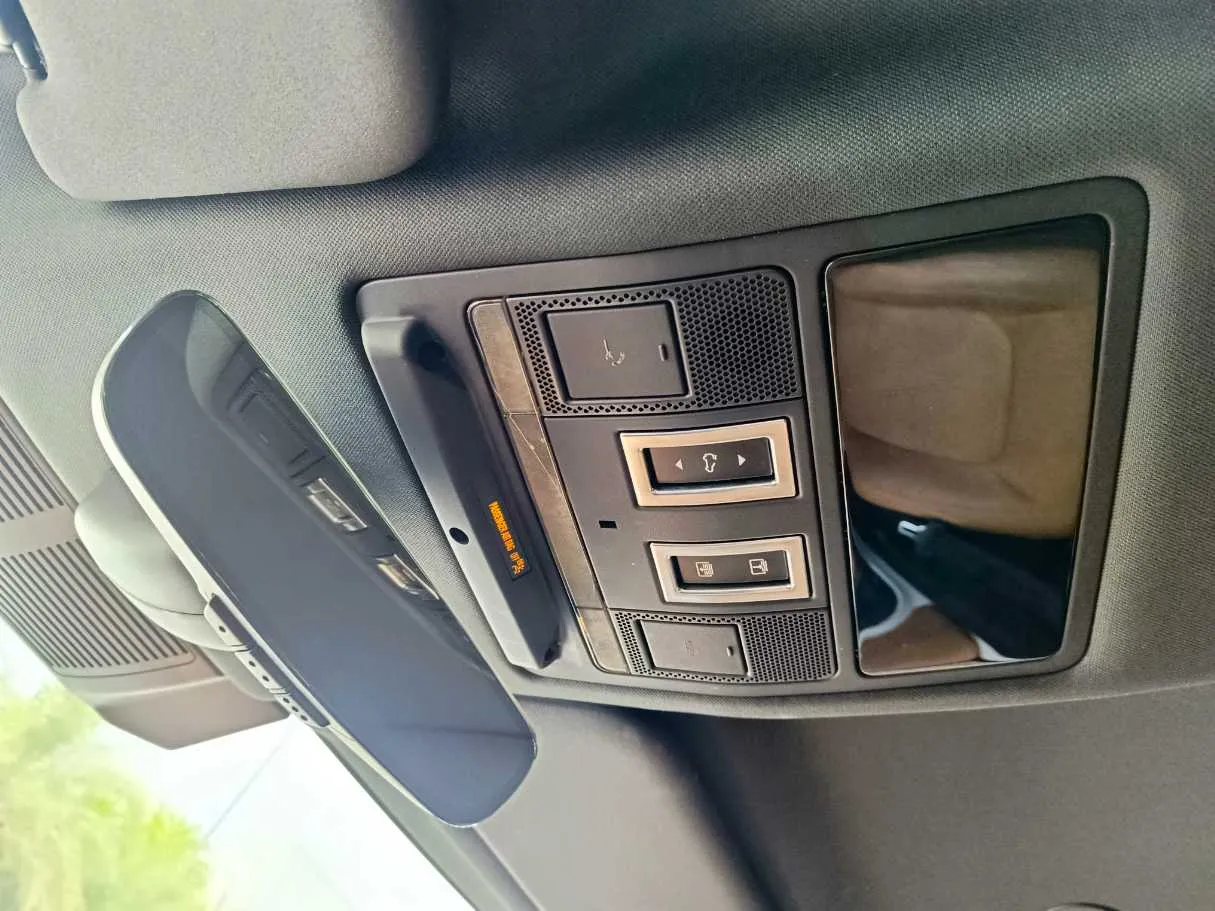 Car image 34