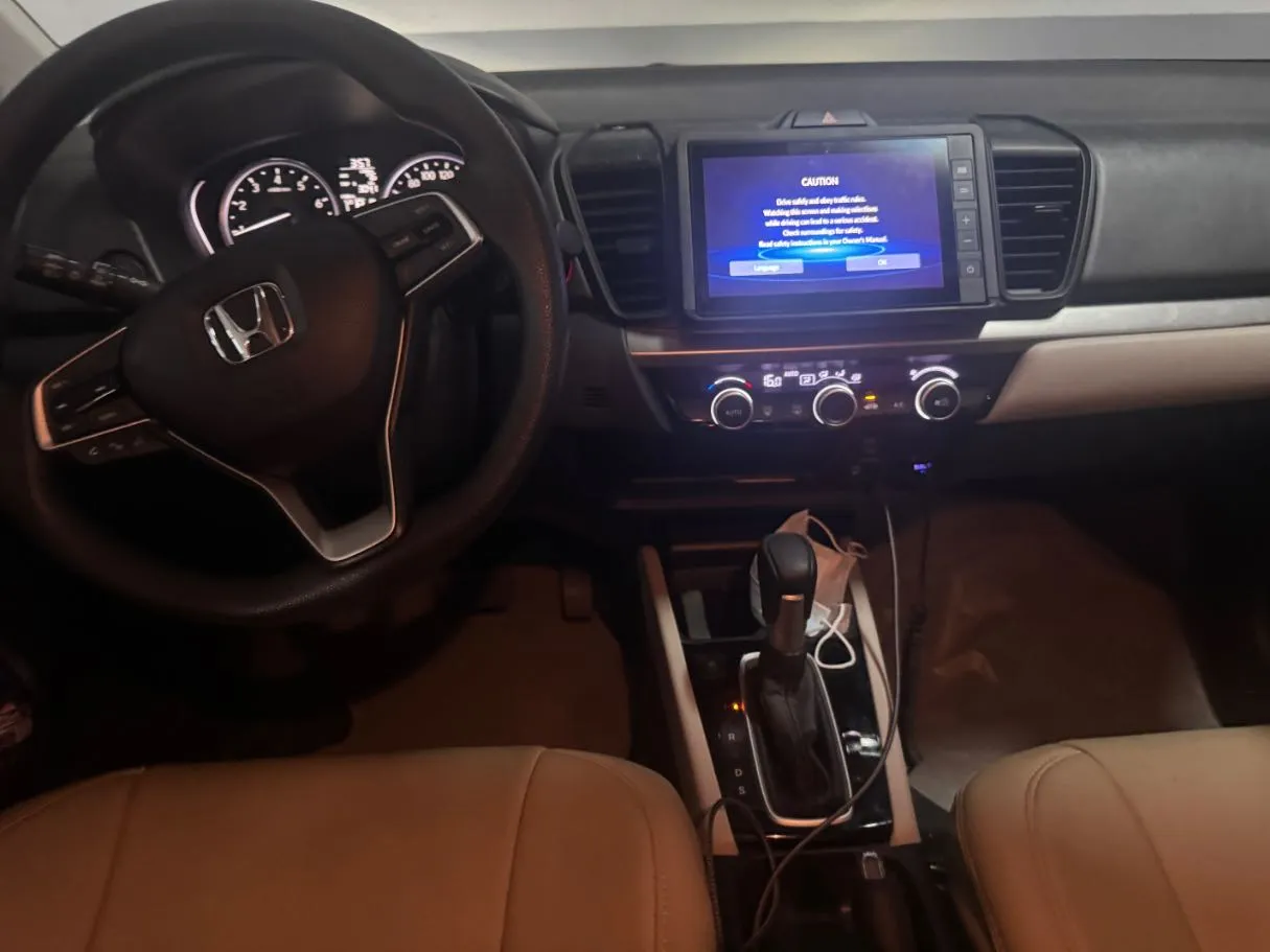 Car image 15